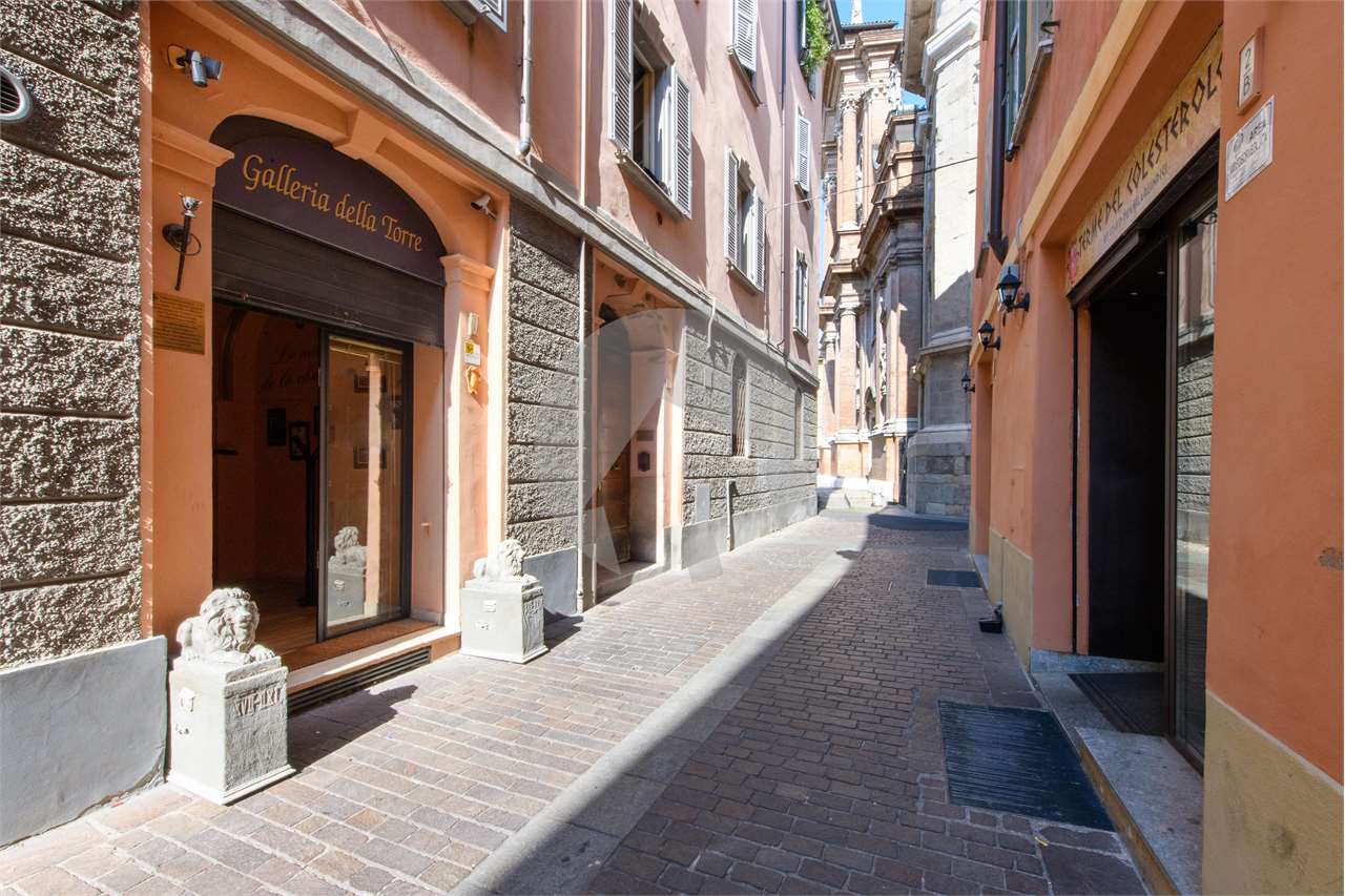 Negozio / Locale in vendita a Reggio Emilia, 1 locali, zona Zona: Centro storico, prezzo € 75.000 | CambioCasa.it