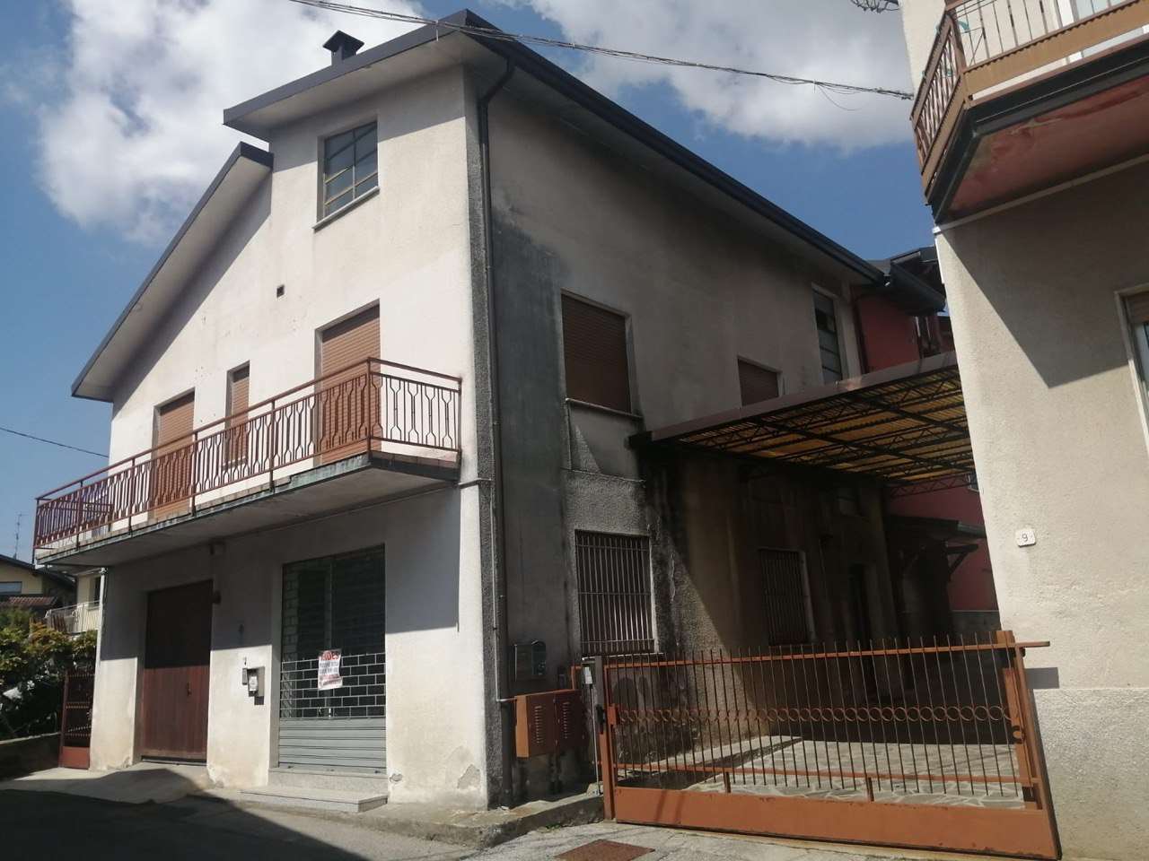 Appartamento in vendita a Cantù, 7 locali, prezzo € 225.000 | CambioCasa.it