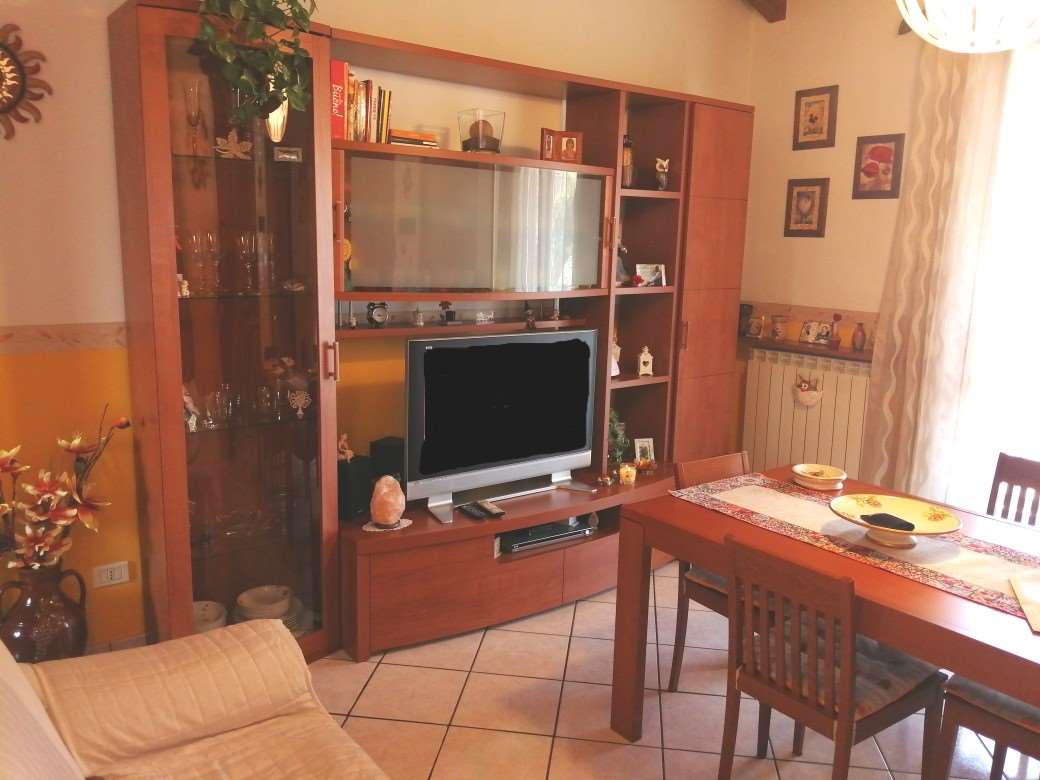 Appartamento in vendita a Cantù, 3 locali, prezzo € 115.000 | CambioCasa.it