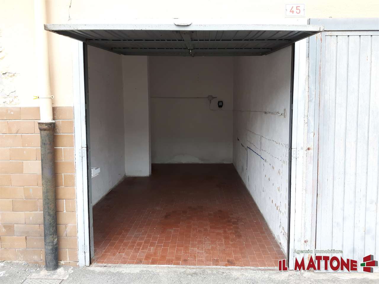Box / Garage in vendita a Campomorone, 9999 locali, zona Località: Centro, prezzo € 30.000 | CambioCasa.it