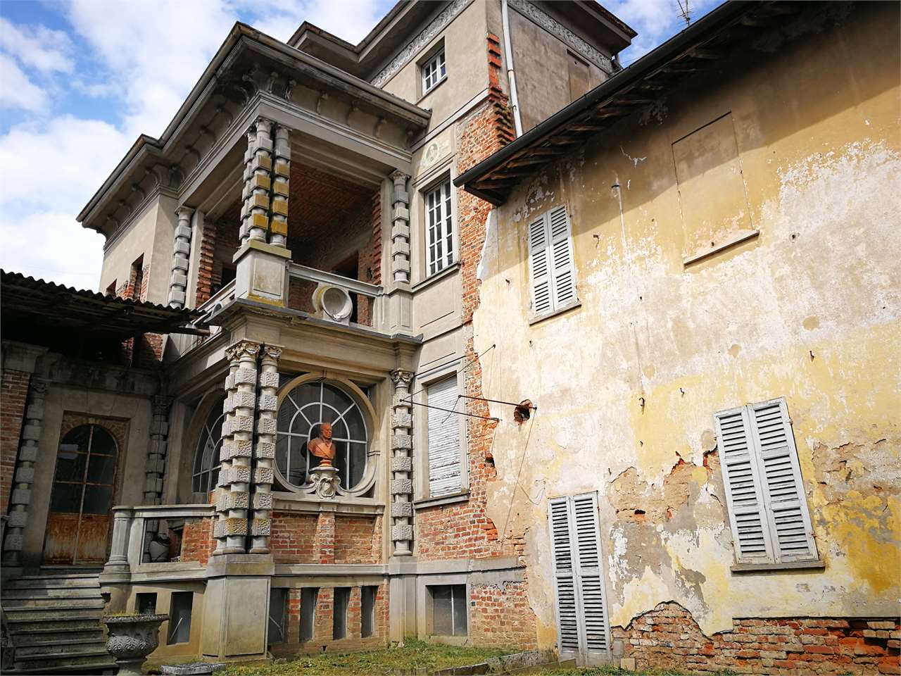 Palazzo / Stabile in vendita a Castelnovetto, 15 locali, prezzo € 40.000 | CambioCasa.it