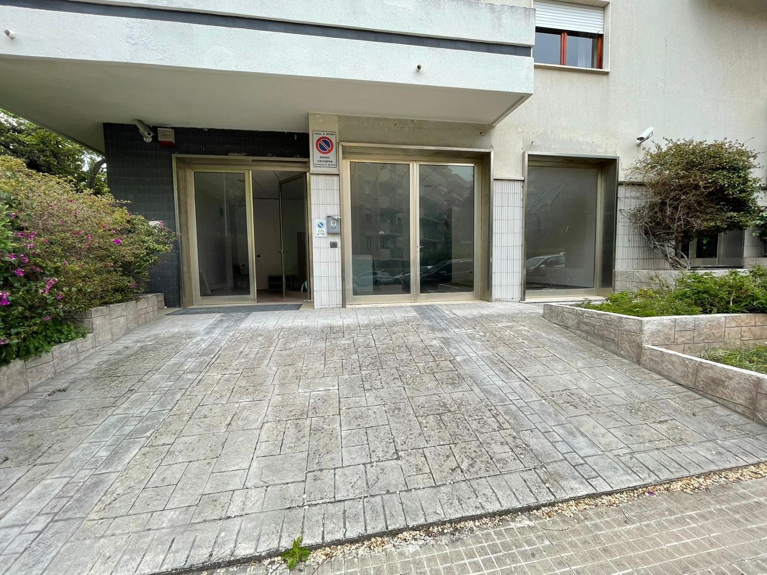 Immobile Commerciale in affitto a Sassari, 9999 locali, prezzo € 2.000 | CambioCasa.it