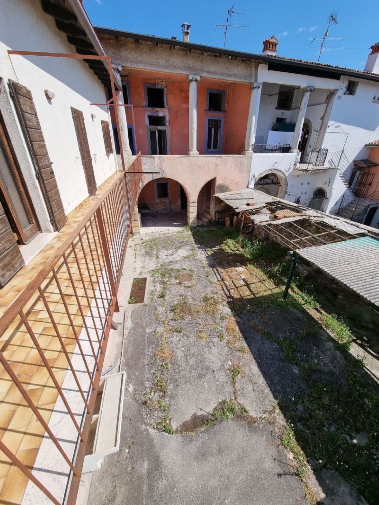 Appartamento in vendita a Puegnago sul Garda, 10 locali, prezzo € 300.000 | PortaleAgenzieImmobiliari.it
