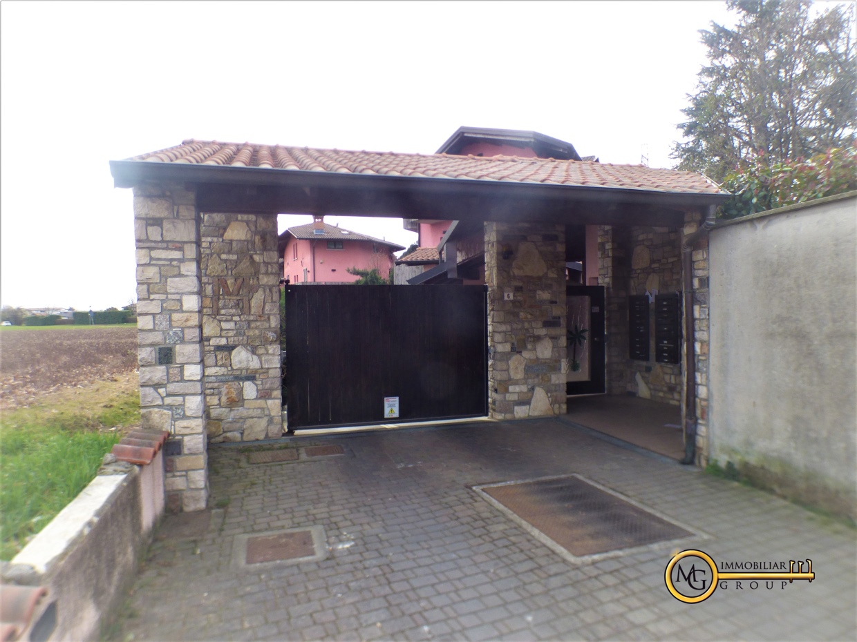 Appartamento in vendita a Trezzano Rosa, 2 locali, prezzo € 79.000 | CambioCasa.it