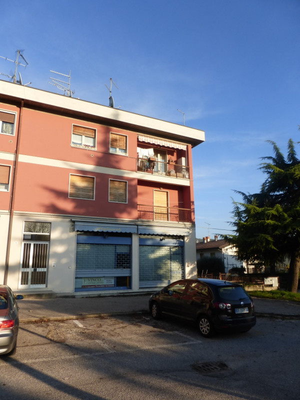 Negozio / Locale in affitto a Tregnago, 9999 locali, prezzo € 700 | PortaleAgenzieImmobiliari.it