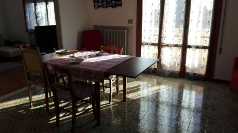 Appartamento in affitto a Carceri, 4 locali, prezzo € 360 | CambioCasa.it