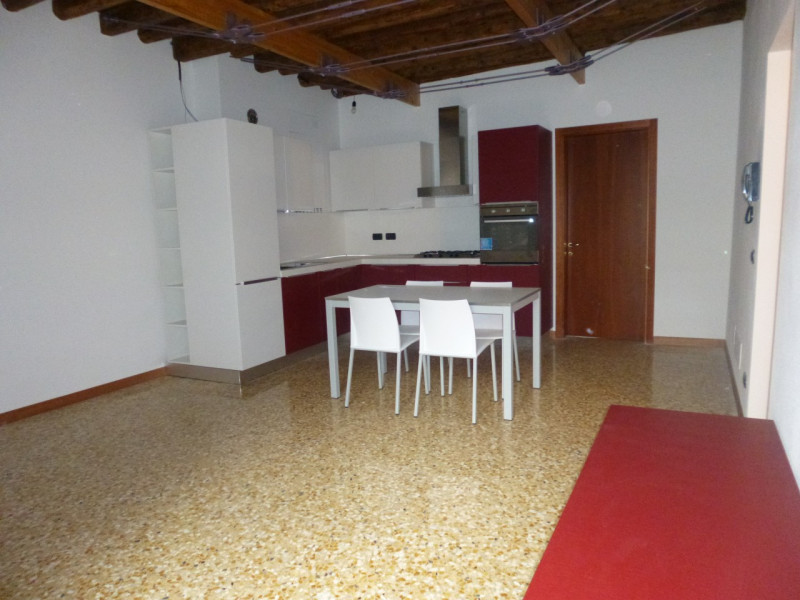 Appartamento in affitto a Este, 2 locali, prezzo € 460 | CambioCasa.it
