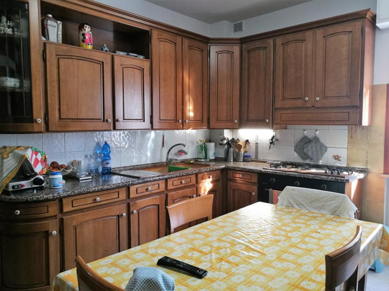 Villa Bifamiliare in vendita a Pesaro, 5 locali, zona Località: Novilara, prezzo € 220.000 | CambioCasa.it