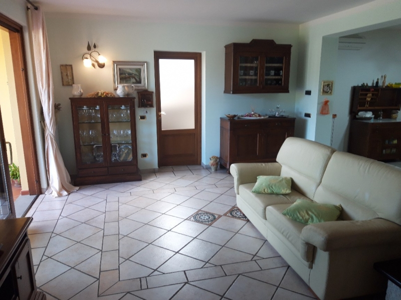 Appartamento in vendita a Uzzano, 2 locali, zona Zona: Torricchio, prezzo € 330.000 | CambioCasa.it