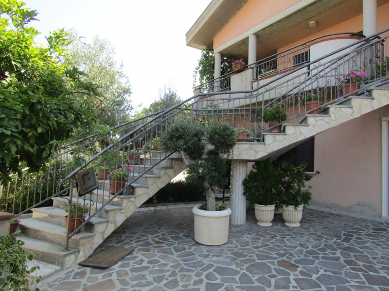 Villa in vendita a Cupello, 12 locali, Trattative riservate | PortaleAgenzieImmobiliari.it