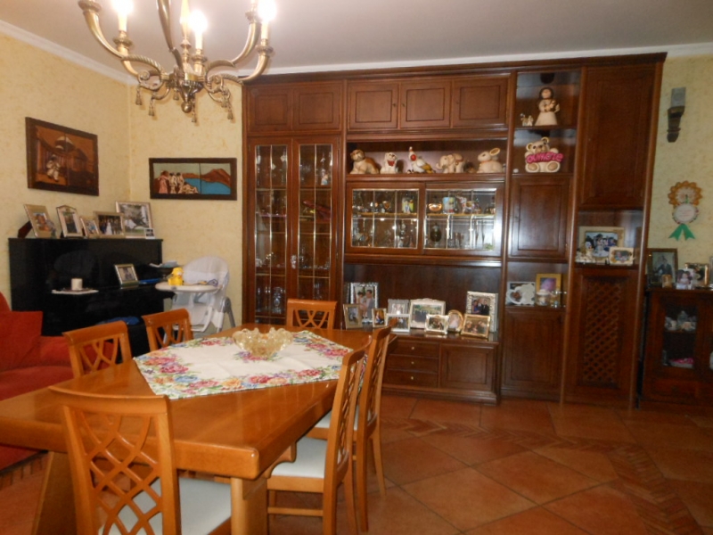 Appartamento in vendita a Teano, 7 locali, prezzo € 180.000 | PortaleAgenzieImmobiliari.it