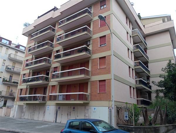 Negozio / Locale in vendita a Sassari, 3 locali, prezzo € 400.000 | CambioCasa.it