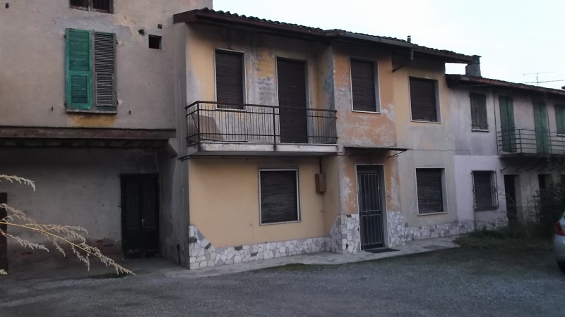 Rustico / Casale in vendita a San Zeno Naviglio, 10 locali, prezzo € 140.000 | CambioCasa.it