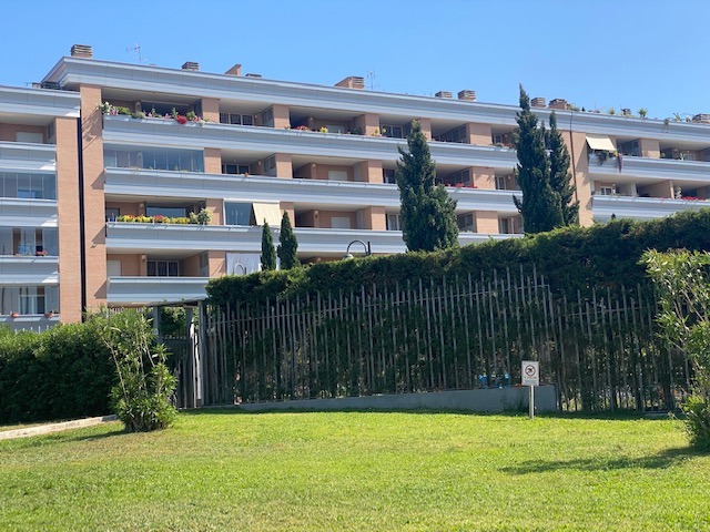 Appartamento in vendita a Roma, 2 locali, zona Zona: 22 . Eur - Torrino - Spinaceto, prezzo € 300.000 | CambioCasa.it