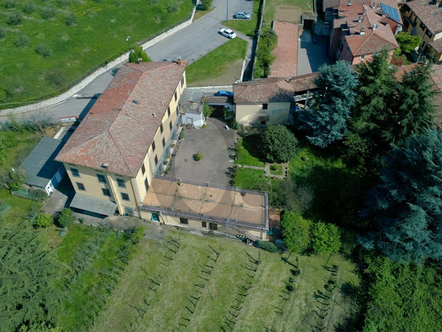 Villa a Monticelli Brusati in Vendita