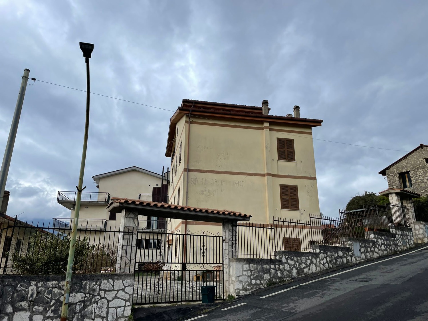 Villa in vendita a Cerreto Laziale, 10 locali, prezzo € 190.000 | CambioCasa.it