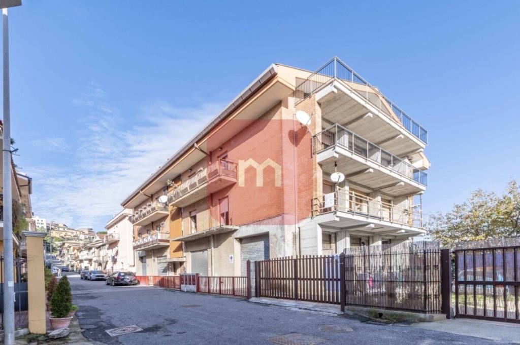 Appartamento in vendita a Colonna, 3 locali, prezzo € 135.000 | CambioCasa.it