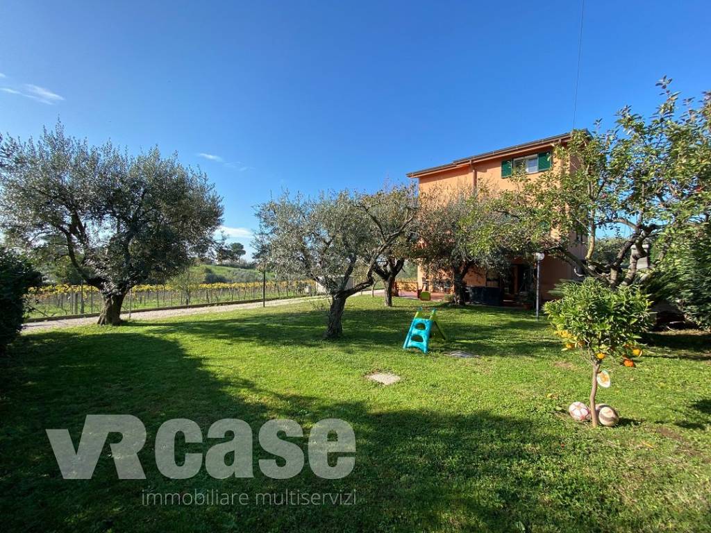Villa in vendita a Frascati, 6 locali, prezzo € 459.000 | CambioCasa.it