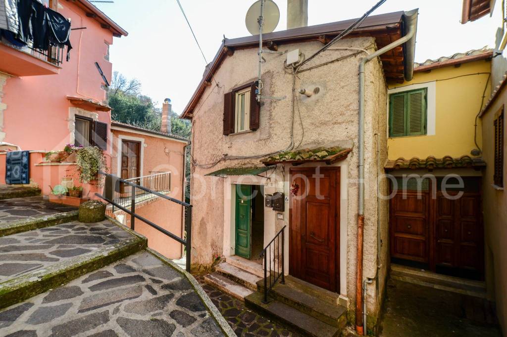Appartamento in vendita a Gerano, 3 locali, prezzo € 26.500 | CambioCasa.it