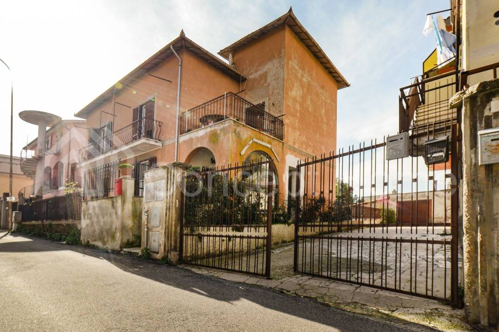 Appartamento in vendita a Castelnuovo di Porto, 3 locali, prezzo € 77.000 | PortaleAgenzieImmobiliari.it