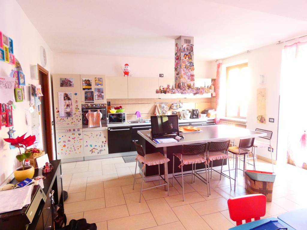 Appartamento in vendita a San Giorgio su Legnano, 4 locali, prezzo € 149.000 | PortaleAgenzieImmobiliari.it