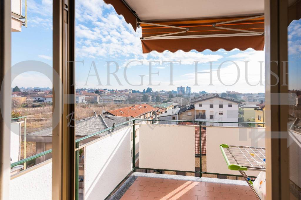 Appartamento in vendita a Carugo, 7 locali, prezzo € 260.000 | PortaleAgenzieImmobiliari.it