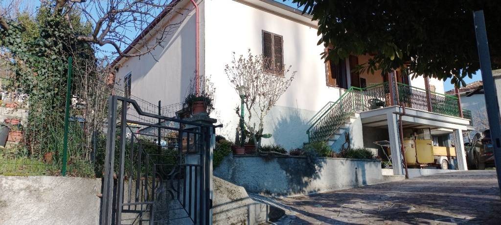 Soluzione Indipendente in vendita a Spoleto, 5 locali, prezzo € 135.000 | PortaleAgenzieImmobiliari.it