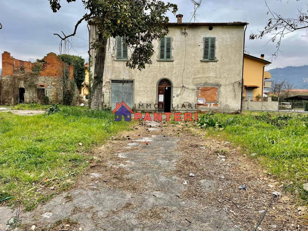 Villa in vendita a Pescia, 8 locali, prezzo € 180.000 | PortaleAgenzieImmobiliari.it