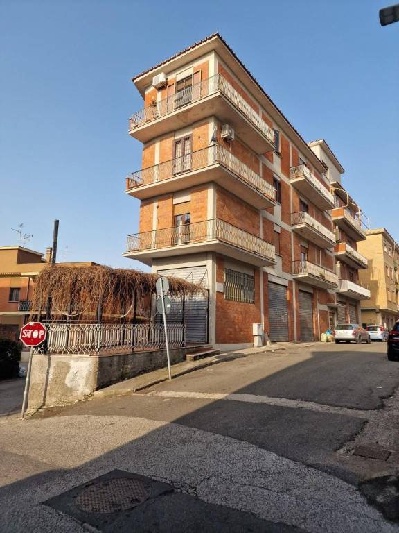 Appartamento in vendita a Genzano di Roma, 4 locali, prezzo € 169.000 | PortaleAgenzieImmobiliari.it