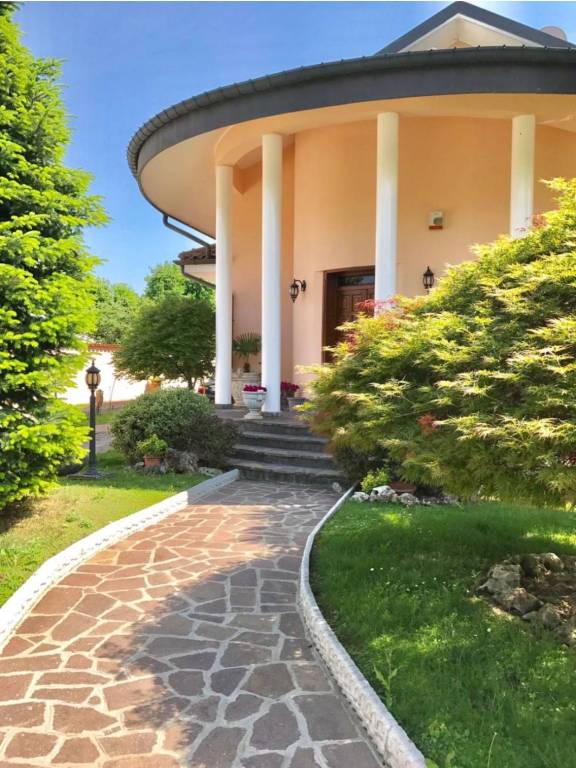 Villa in vendita a Sedriano, 9 locali, prezzo € 1.200.000 | PortaleAgenzieImmobiliari.it