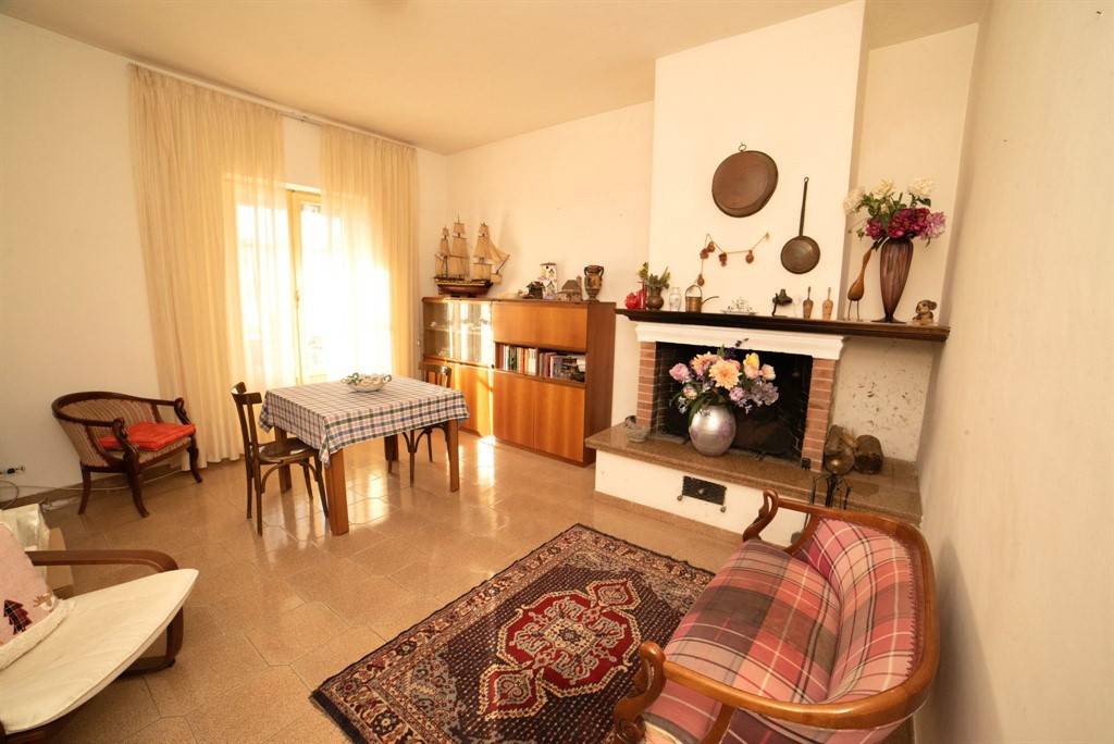 Appartamento in vendita a Cave, 6 locali, prezzo € 159.000 | CambioCasa.it