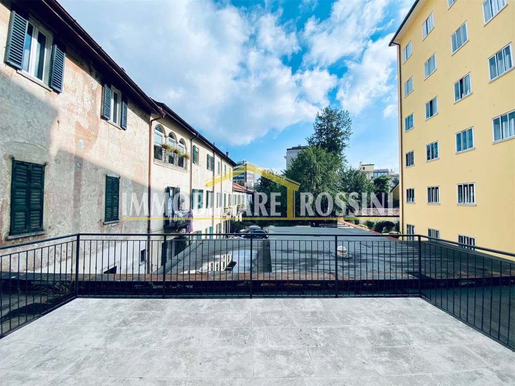 Appartamento in affitto a Varese, 4 locali, prezzo € 1.300 | CambioCasa.it