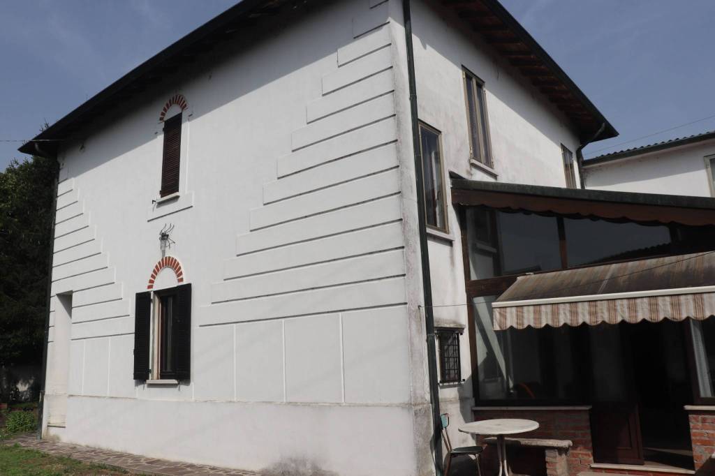 Villa in vendita a Marcaria, 9 locali, prezzo € 160.000 | PortaleAgenzieImmobiliari.it
