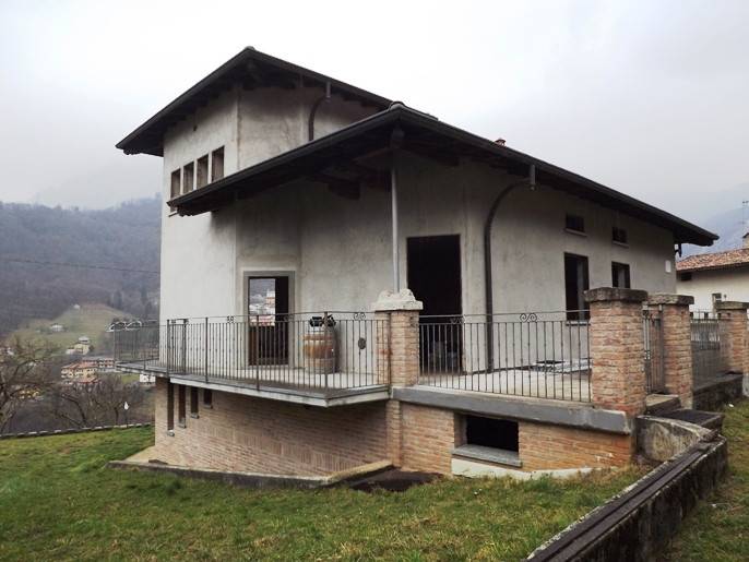 Villa in vendita a San Giovanni Bianco, 5 locali, prezzo € 175.000 | PortaleAgenzieImmobiliari.it