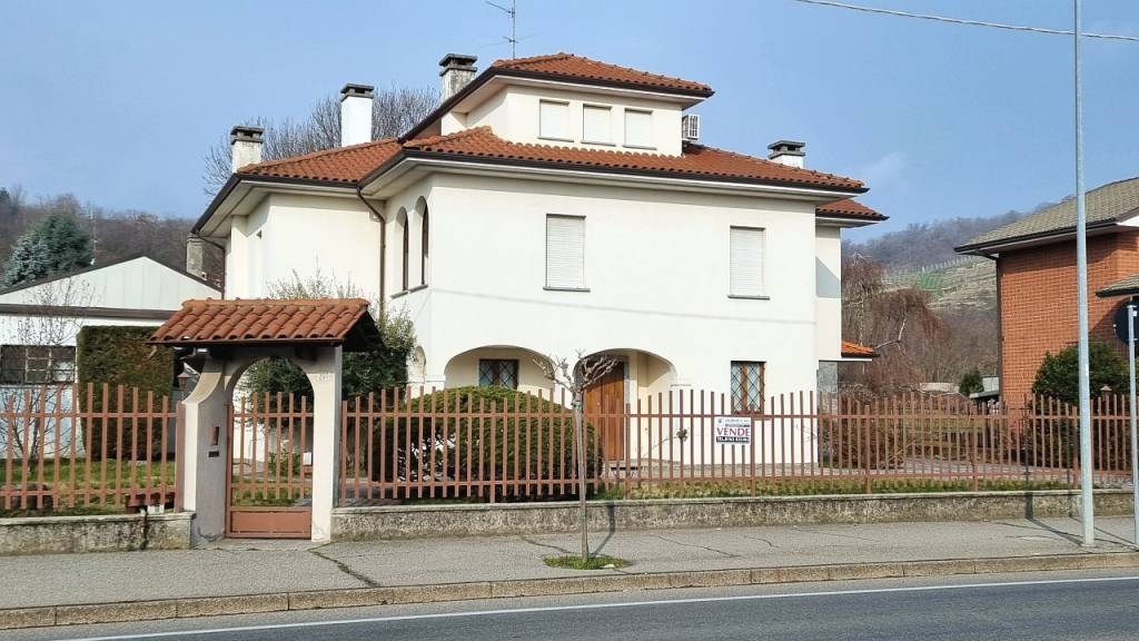 Villa in vendita a Gattinara