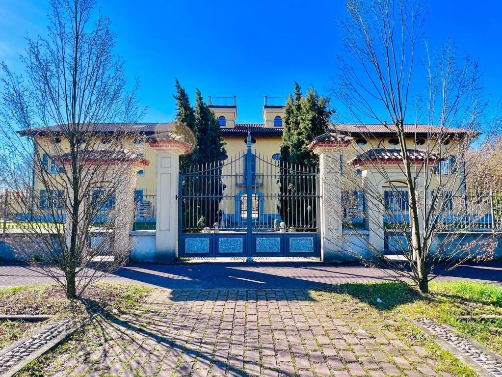 Appartamento in vendita a Biassono, 5 locali, prezzo € 499.000 | PortaleAgenzieImmobiliari.it
