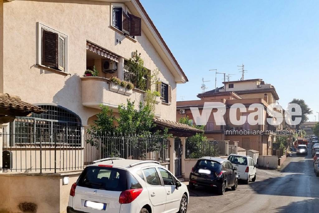 Appartamento in vendita a Roma, 3 locali, zona Zona: 36 . Finocchio, Torre Gaia, Tor Vergata, Borghesiana, prezzo € 199.000 | CambioCasa.it