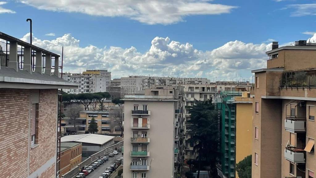 Appartamento in vendita a Roma, 3 locali, zona Zona: 12 . Cinecittà,Don Bosco, Lucrezia Romana, prezzo € 279.000 | CambioCasa.it