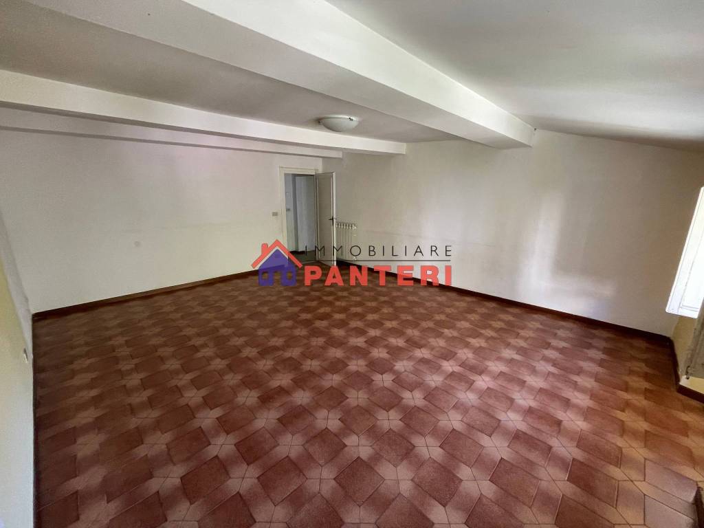 Appartamento in vendita a Pescia, 5 locali, prezzo € 59.000 | PortaleAgenzieImmobiliari.it