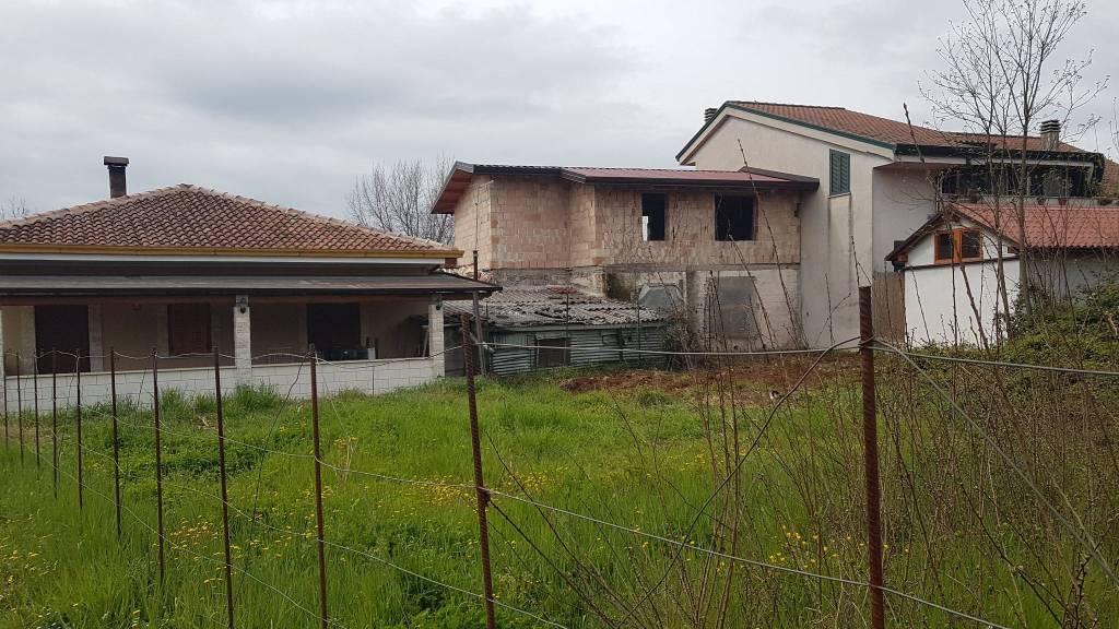 Villa in vendita a Frosinone, 4 locali, prezzo € 59.000 | PortaleAgenzieImmobiliari.it
