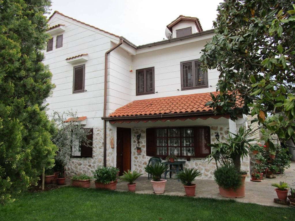 Villa in vendita a Statte, 5 locali, prezzo € 195.000 | PortaleAgenzieImmobiliari.it
