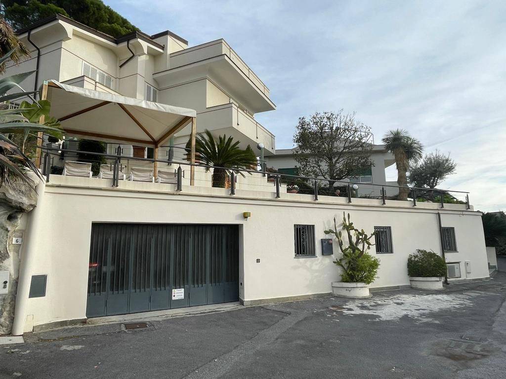 Villa in vendita a Borghetto Santo Spirito, 6 locali, prezzo € 990.000 | PortaleAgenzieImmobiliari.it