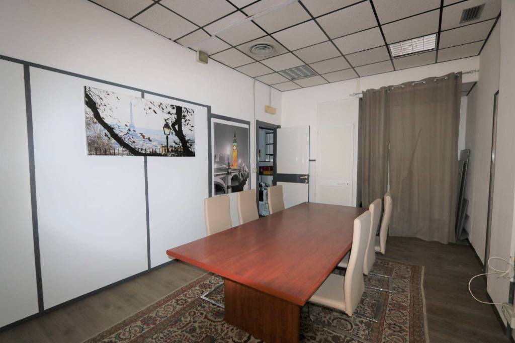 Ufficio / Studio in vendita a Genova, 6 locali, zona Bolzaneto, Valpolcevera, Rivarolo, prezzo € 100.000 | PortaleAgenzieImmobiliari.it