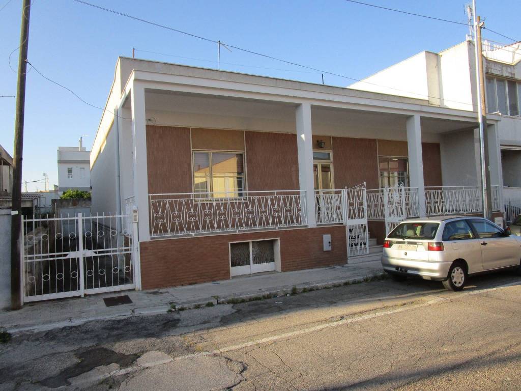 Villa in vendita a Statte, 4 locali, prezzo € 115.000 | CambioCasa.it