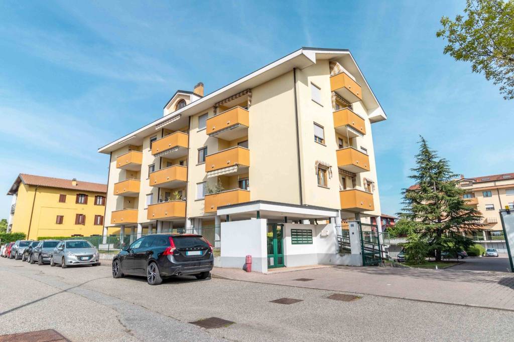 Appartamento in vendita a Borgomanero, 3 locali, prezzo € 165.000 | PortaleAgenzieImmobiliari.it