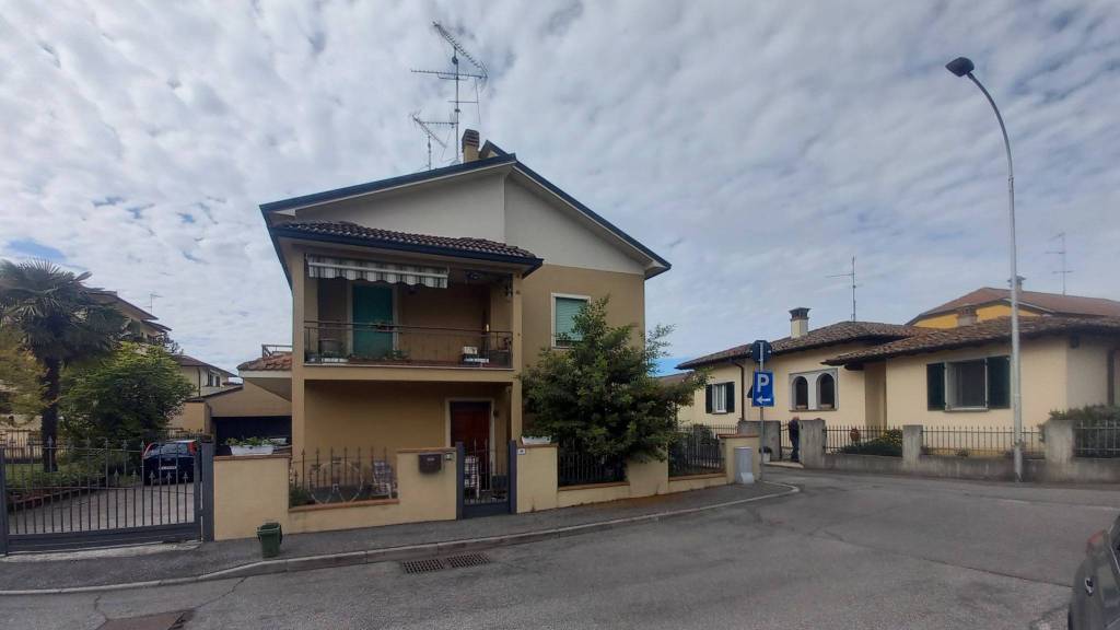 Appartamento in vendita a Pizzighettone, 3 locali, prezzo € 90.000 | PortaleAgenzieImmobiliari.it
