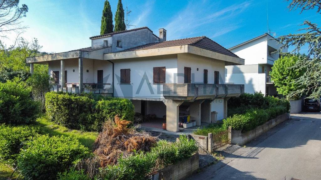 Villa in vendita a Meldola, 5 locali, prezzo € 330.000 | PortaleAgenzieImmobiliari.it
