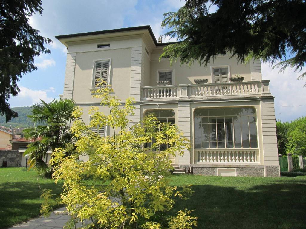 Villa in vendita a Erba, 7 locali, prezzo € 560.000 | PortaleAgenzieImmobiliari.it