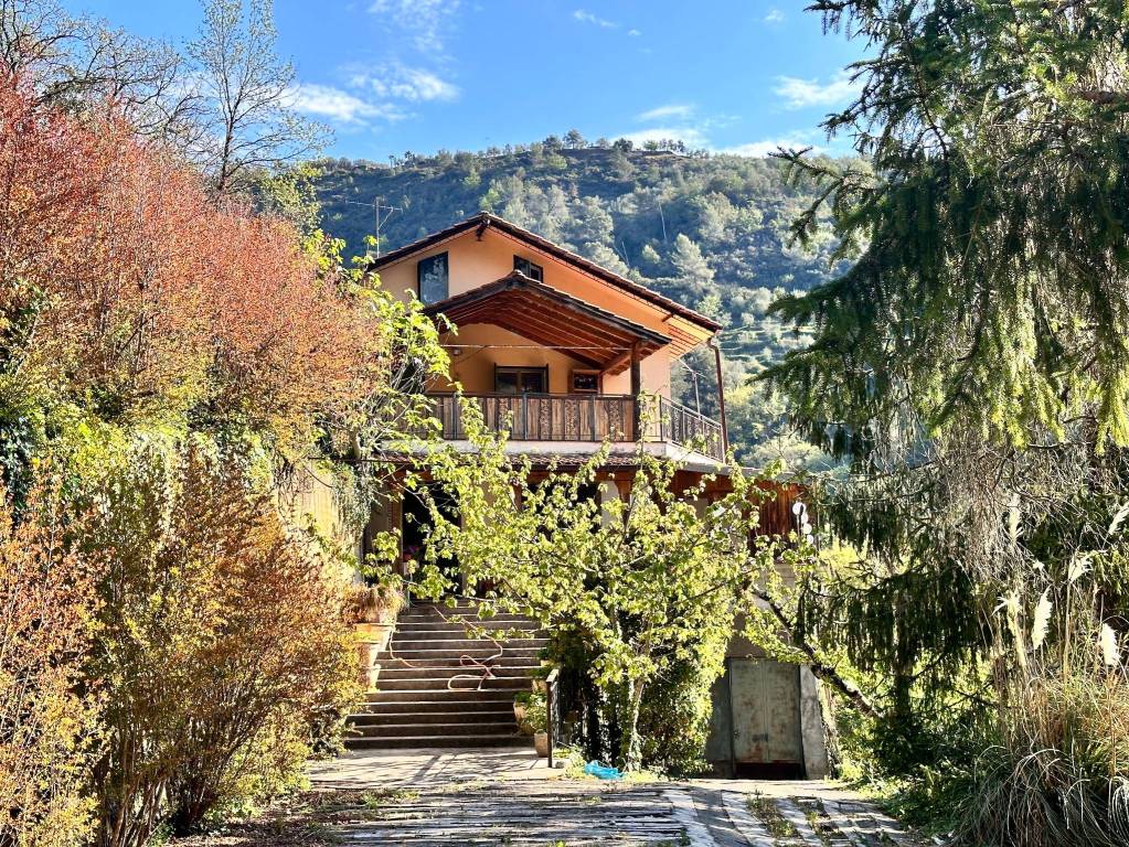 Villa in vendita a Dolceacqua, 13 locali, prezzo € 420.000 | PortaleAgenzieImmobiliari.it