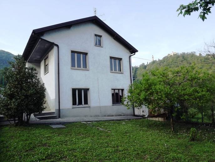Villa in vendita a Sant'Omobono Terme, 8 locali, prezzo € 99.000 | PortaleAgenzieImmobiliari.it